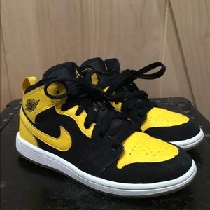 Nike Air Jordan Retro 1 Mid New Love GS Black Yellow Kids Youth Size 1Y